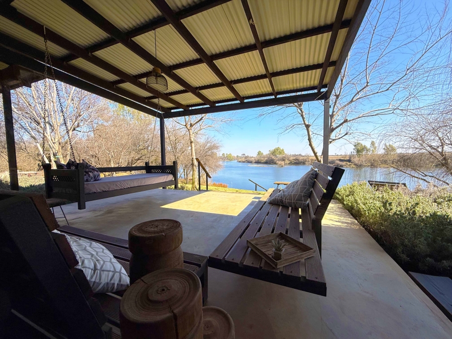 5 Bedroom Property for Sale in Viljoenskroon Rural Free State